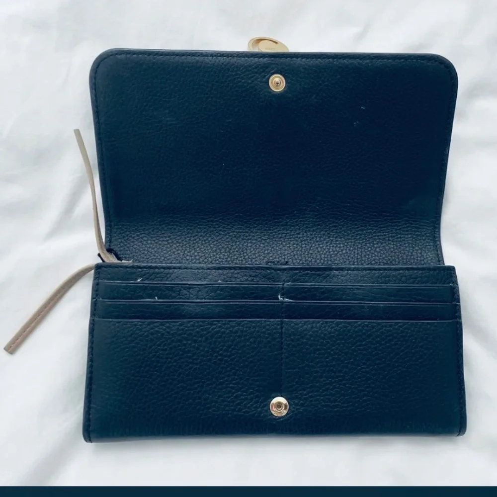 SEE BY CHLOÉ Alphabet Continental wallet, black calfskin, gold tone charms - Picture 4 of 7